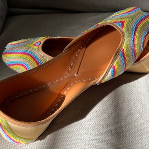 Punjabi Jutti/ Handmade shoes/Khussa Jutti /Women&#39;s handmade Jutti / Jutties and Mojaris/ Embellished flats /Khussa
