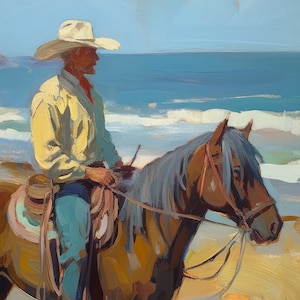 Pu&ograve; includere: Dipinto a olio di un cowboy a cavallo sulla spiaggia. Il cowboy indossa un cappello bianco, una camicia gialla e pantaloni blu. Il cavallo &egrave; marrone con una criniera grigia. L'oceano e il cielo sono blu.