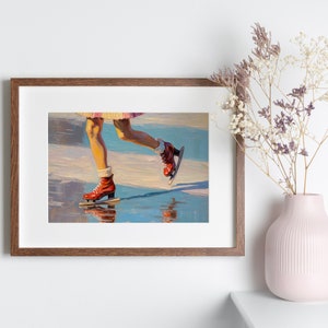 Peut inclure: Une impression de peinture &agrave; l'huile encadr&eacute;e repr&eacute;sentant une paire de jambes portant des patins &agrave; glace rouge vif avec des lacets et des revers blancs, glissant sur une surface glac&eacute;e bleue et blanche. L'&oelig;uvre est dans un cadre en bois fonc&eacute;.