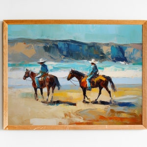 Peut inclure: Une peinture repr&eacute;sentant deux cowboys &agrave; cheval sur une plage. Les cowboys portent un jean bleu et un chapeau blanc. Les chevaux sont bruns et ont des marques blanches. La plage est sablonneuse et il y a des vagues bleues en arri&egrave;re-plan.
