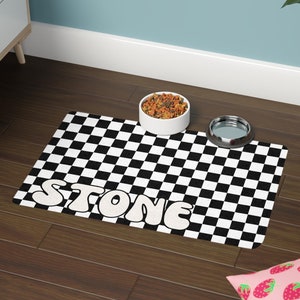 Custom Dog Name Checkerboard Feeding Mat | Pet Mat for Food and Water Bowl | Absorbent Feeding Mat | Personalized Dog Mat | New Puppy Gift