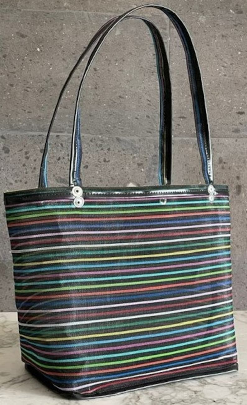Kleurrijke nylon herbruikbare tassen en manden Cesta Rayas negra
