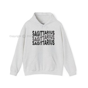 Schütze Sternzeichen Sweatshirt | Schütze Bogenschütze Horoskop Merch | Astrologie Geschenkidee November Dezember Geburtstag KOSTENFREIER VERSAND