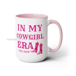 In My Cowgirl Era ツートン コーヒーマグ 15 オンス | ウエスタンテーマ 彼女へのキッチンギフト | カウボーイブーツ カントリー ティーマグ | 送料無料