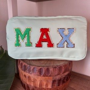 Nylontasche Chenille Buchstabe Aufnäher | Tasche MITTEL | Kosmetiktasche | Täschchen für Makeup | Schwester Weihnachtsgeschenk | Tasche personalisierte Geschenk | Geschenk für Mama