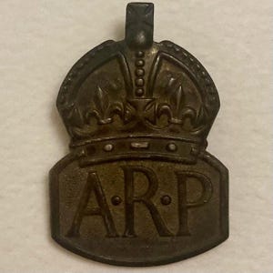 Hallmarked sterling silver ARP ( Air Raid Precautions ) volunteer button-hole badge. London 1938 maker JC.  WW2 air raid safety 9.4 gram.