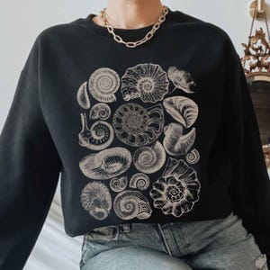 Sudadera con estampado de concha vintage: suéter de concha de nautilus, jersey de geología, regalo de biología marina
