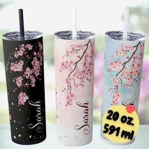 桜のタンブラー、ストロー付きのパーソナライズされた桜のシッパー、彼女、お母さん、または奥さんへの桜のギフト、カスタムピンクの花のガラスカップ
