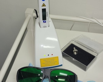 Medical Grade Low Level Laser Pen, RJ132LP200, LASER PEN 810nm/200mW+Desktop, hardly used.