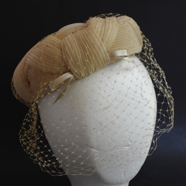 1950s Woven Pleated Cream Tulle Pillbox Hat Fascinator w/ Veil