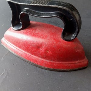 1950s Child&#39;s Tin Toy Red Iron (Wolverine USA?) MCM Toys