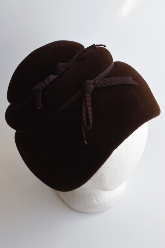 1950s-1960s Women's Brown Wool Velour Cloche Peach