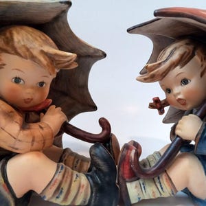 1990-1991 Goebel Hummel Umbrella Boy 152/OA & Girl 152/OB Set TMK-6 W Germany