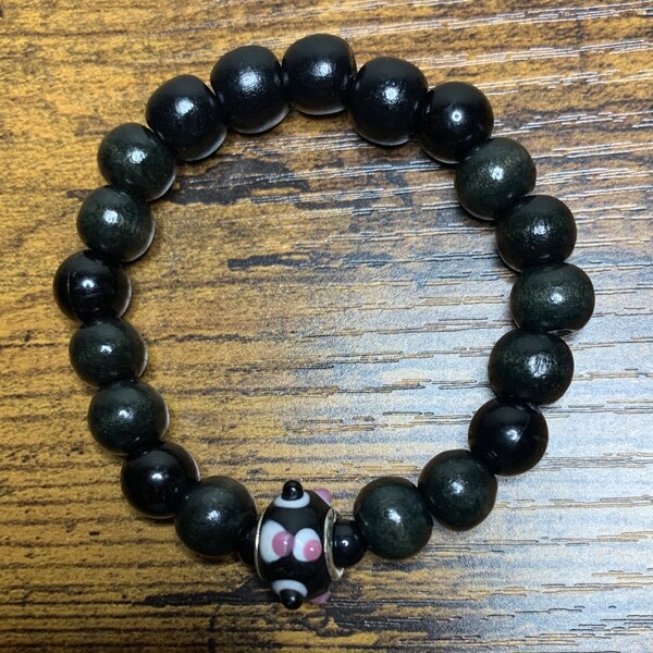 7-inch Beaded Bracelet | Black, White, and Pink Speckled Glass Focal Bead with Small Black Wood Beads (025)