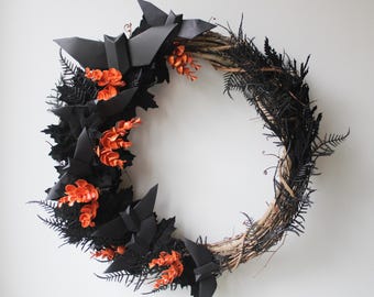 Corona de Halloween de murciélago de origami: decoración gótica para el porche en negro, naranja y estilo gótico.
