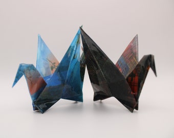 Grulla de papel origami sumergida en resina: decoración artística japonesa