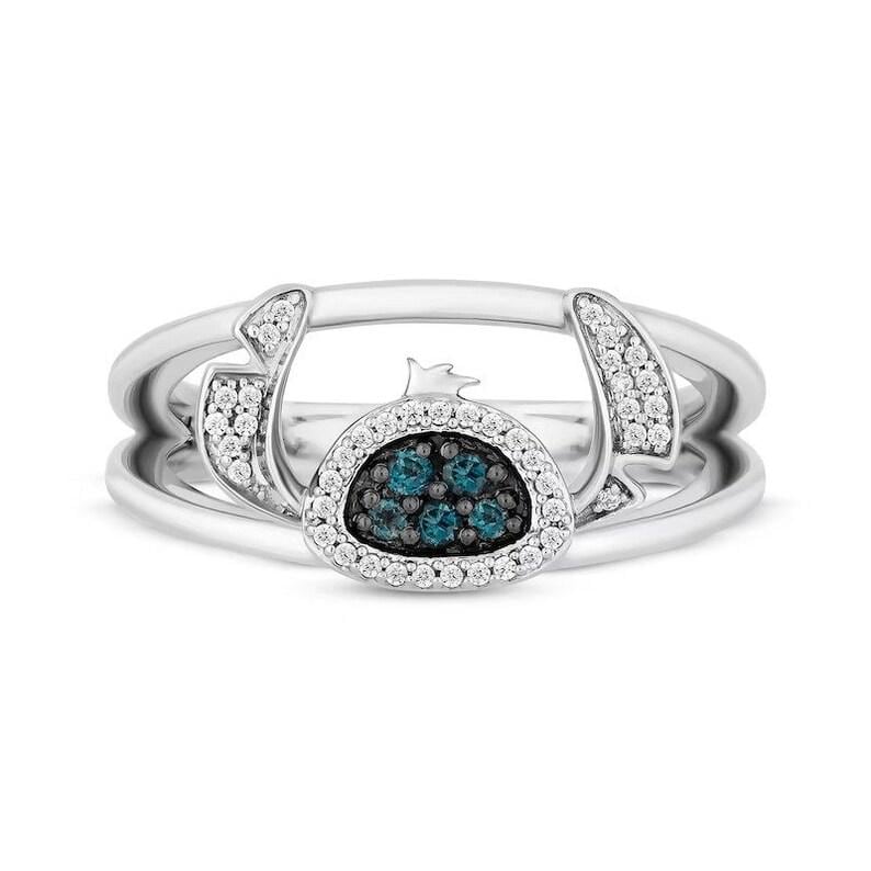 Puede incluir: Un anillo de plata con un dise&ntilde;o de doble banda. El anillo presenta un dise&ntilde;o de granada de diamantes azules y blancos.