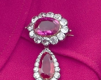 Reina Isabel // Broche de plata de ley 925 con circonita cúbica rosa y halo inspirado en la gota / Broche de disfraz de circonita cúbica colorida / Regalos para mamá.