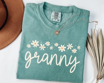 Comfort Colors® Granny Shirt,Granny Shirt,Daisy Granny Shirt,New Grandma Gift,Pregnancy Reveal,Gift For New Grandma,Grandma Christmas Gift