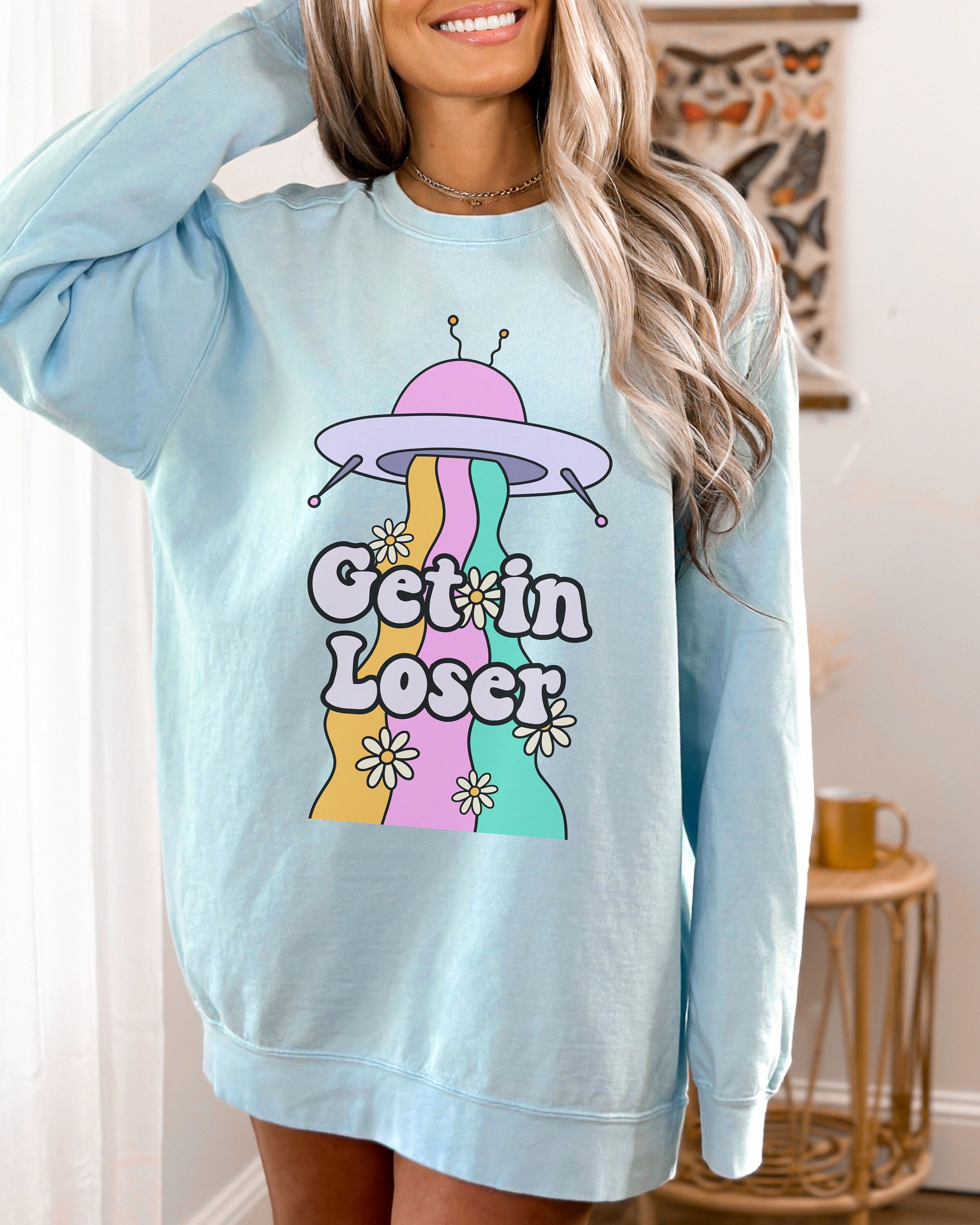 Comfort Colors Funny UFO Sweatshirt, Retro Alien Graphic Sweatshirt ...