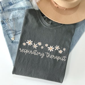 Comfort Colors® Respiratory Therapist Shirt, Pulmonology Tee, Daisy Respiratory Therapy Shirt,Gift For Respiratory Therapist Gifts,RT Tshirt Pepper