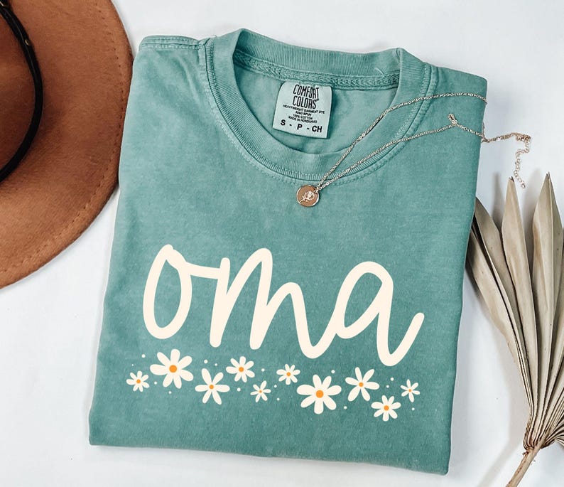 Camiseta de abuela con colores cómodos, camiseta de abuela con flores silvestres, regalo para abuela, regalo para abuela primeriza, anuncio de embarazo, abuela alemana, camiseta para abuela Light Green