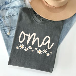 Camiseta de abuela con colores cómodos, camiseta de abuela con flores silvestres, regalo para abuela, regalo para abuela primeriza, anuncio de embarazo, abuela alemana, camiseta para abuela Pepper