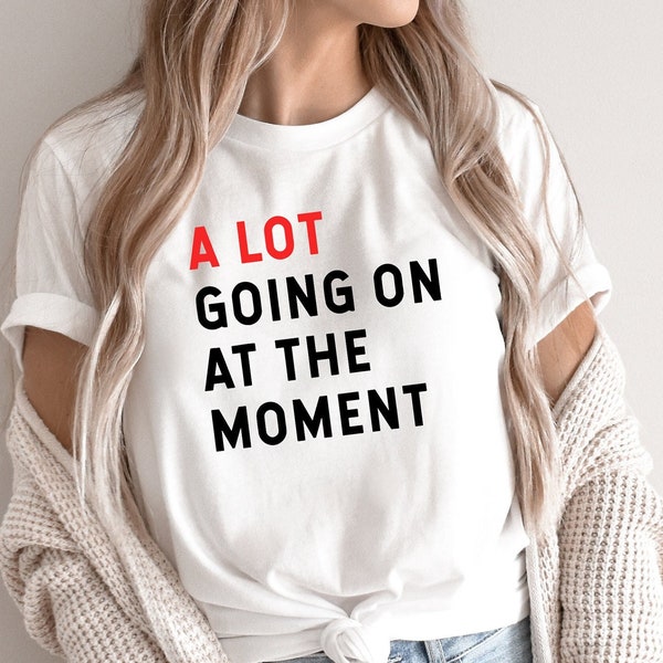 Er gebeurt veel op dit moment Shirt, Taylor Swift Shirt, Taylor Swift Concert Tee, The Eras Tour 2023, Swiftie Merch, Swiftie Cadeau voor haar