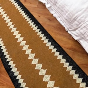 Handwoven Wool Jute Kilim Rug: Traditional Indian Design