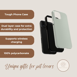 Pu&ograve; includere: Una custodia per telefono bianca con un bordo nero e una custodia per telefono nera con un bordo bianco. Le custodie per telefono sono sovrapposte. Il testo "Tough Phone Case", "Dual layer case for extra durability and protection", "Supports wireless charging" e "100% polycarbonate" &egrave; visualizzato in case marroni. Il testo "Unique gifts for pet lovers" &egrave; visualizzato in testo nero. Il testo "UNIQUE HORIENTOS" &egrave; visualizzato in un cerchio con un'impronta di zampa.