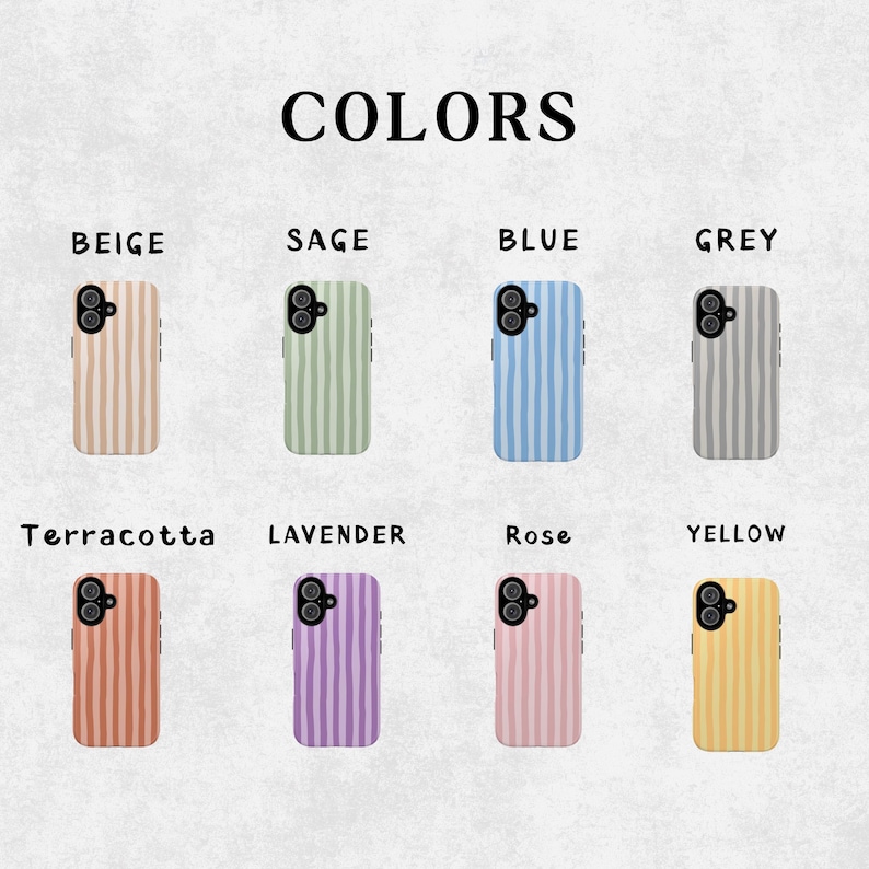 Op de afbeelding: Afbeelding met acht telefoonhoesjes in verschillende kleuren: beige, salie, blauw, grijs, terracotta, lavendel, roze en geel. Elke hoes heeft verticale strepen. Het woord "COLORS" staat bovenaan.