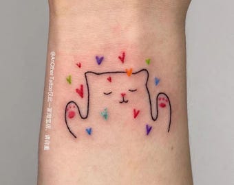 Tatuaje temporal pequeño estilo crayón de colores