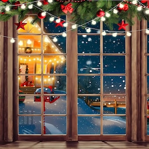 Puede incluir: Una ventana con cortinas rojas y una vista de una escena invernal nevada. Se puede ver una casa con luces en la distancia, y hay luces navideñas en la parte superior de la ventana.