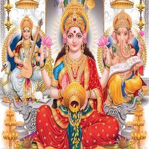Pode incluir: Uma ilustração colorida da deusa hindu Lakshmi, sentada em um trono com um pote de ouro em suas mãos. Ela é cercada por outras divindades, incluindo Saraswati e Ganesha. A imagem é decorada com detalhes intrincados e cores vibrantes.