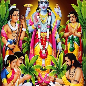 Pode incluir: Uma pintura colorida que retrata uma divindade hindu, Vishnu, com uma túnica azul e amarela, com uma faixa vermelha e rosa, de pé em um jardim amarelo e verde. Dois homens e duas mulheres estão sentados à sua frente, oferecendo flores e outras oferendas. A pintura é emoldurada em um arco marrom com detalhes dourados.