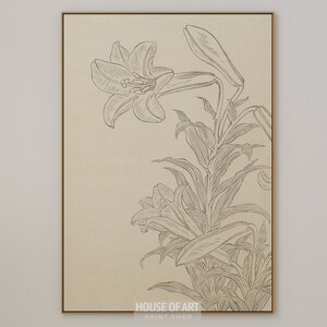 Op de afbeelding: Een zwart-witte lijntekening van een lelie met bladeren op een beige achtergrond. De afbeelding is ingelijst met een dunne bruine lijst. De tekst "HOUSE OF ART PRINT SHOP" staat onderaan de afbeelding.