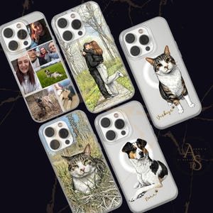 Könnte beinhalten: Eine Sammlung klarer Handyhüllen mit verschiedenen individuellen Designs. Die Designs umfassen eine Fotocollage, ein sich umarmendes Paar und Porträts einer Katze und eines Hundes. Jede Hülle hat ein einzigartiges Design.