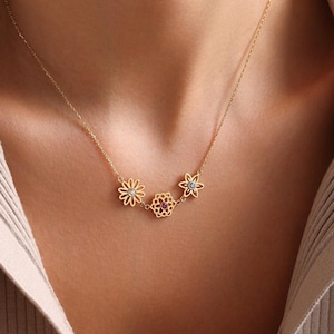 Collana con fiore di nascita in oro 14 carati: gioielli personalizzati con bouquet di famiglia