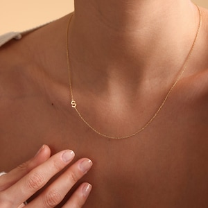 Collar inicial lateral de ORO sólido de 14K, regalos del día de las madres, collar de letras, joyería personalizada, regalo para ella, regalos de las madres