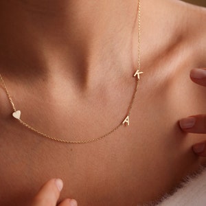 Collar con inicial de oro, collar con inicial de lado, regalos para el día de la madre, collar con letras, joyas personalizadas, regalo para ella, regalos para madres