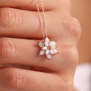 Opal Flower Necklace,Dainty Opal Necklace, Opal Flower Necklace ,White Opal Necklace Gold,Mothers Day Gift, Briedsmaid Necklace,Gift for her
