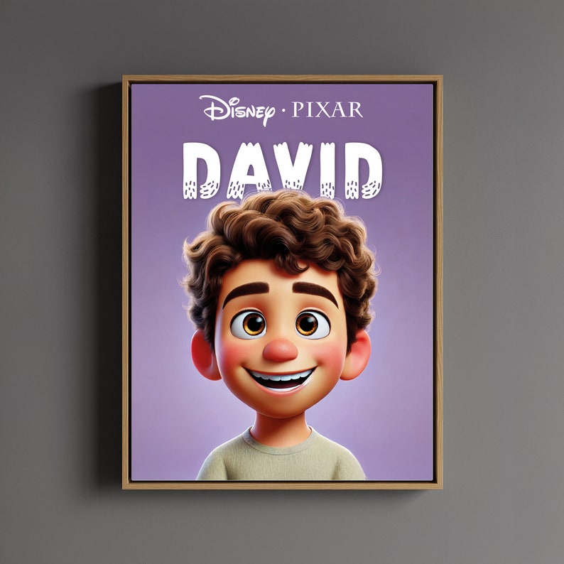 K&ouml;nnte beinhalten: Ein lilafarbener Hintergrund mit dem Text "Disney Pixar" und dem Namen "DAVID" in wei&szlig;en, stilisierten Buchstaben. Ein Cartoon-Junge mit braunen Locken und einem hellbraunen Hemd l&auml;chelt.