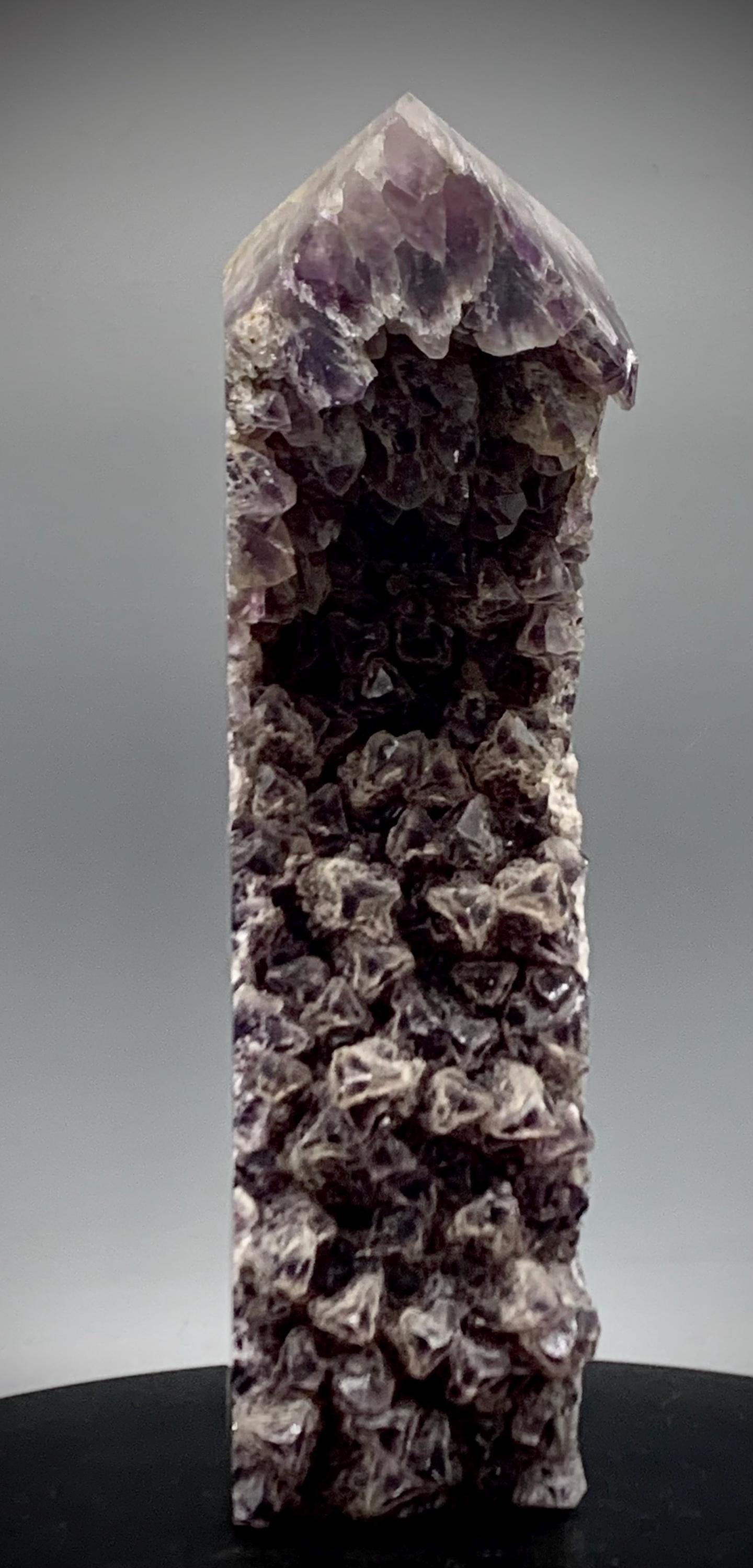 見事な天然アメジスト クラスター ポイント タワー - 唯一無二 - 3.11