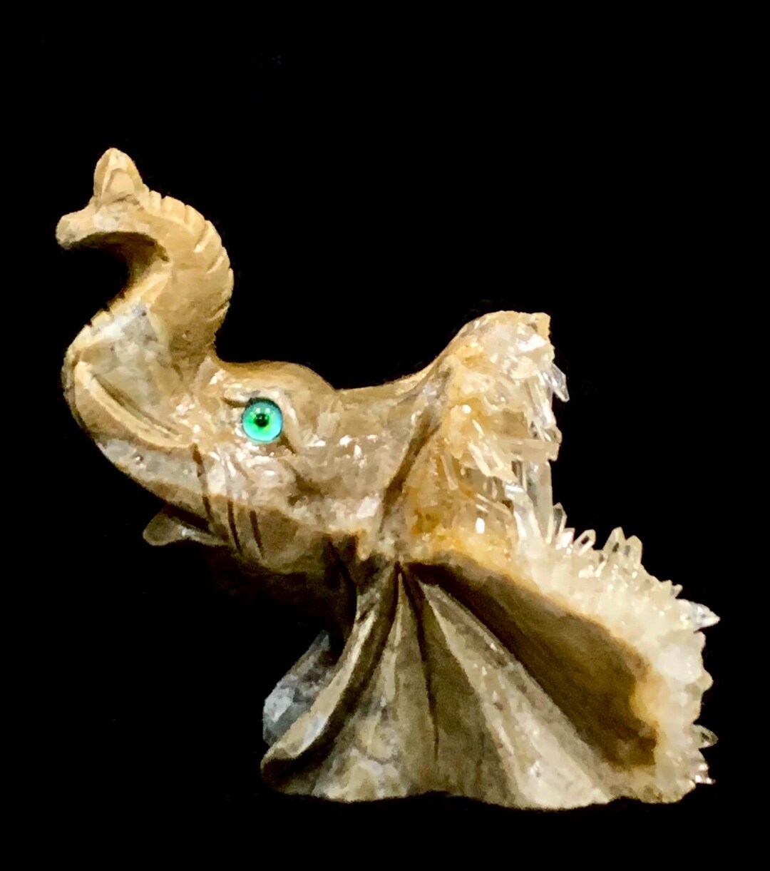 象 - 熟練の彫刻家による手彫り - 原石のクォーツ クラスター ポイント