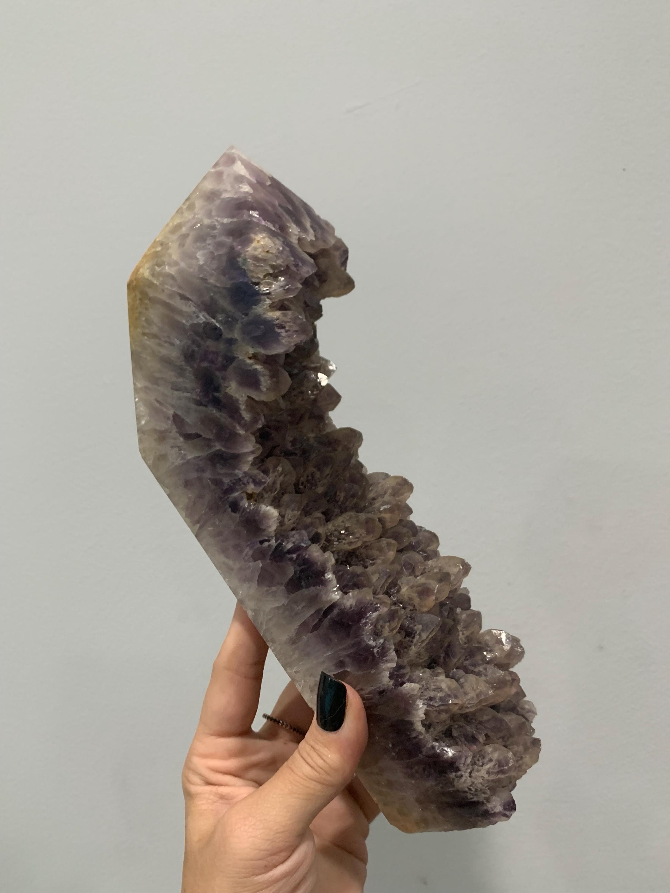 見事な天然アメジスト クラスター ポイント タワー - 唯一無二 - 3.11