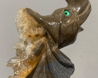 象 - 熟練の彫刻家による手彫り - 原石のクォーツ クラスター ポイント