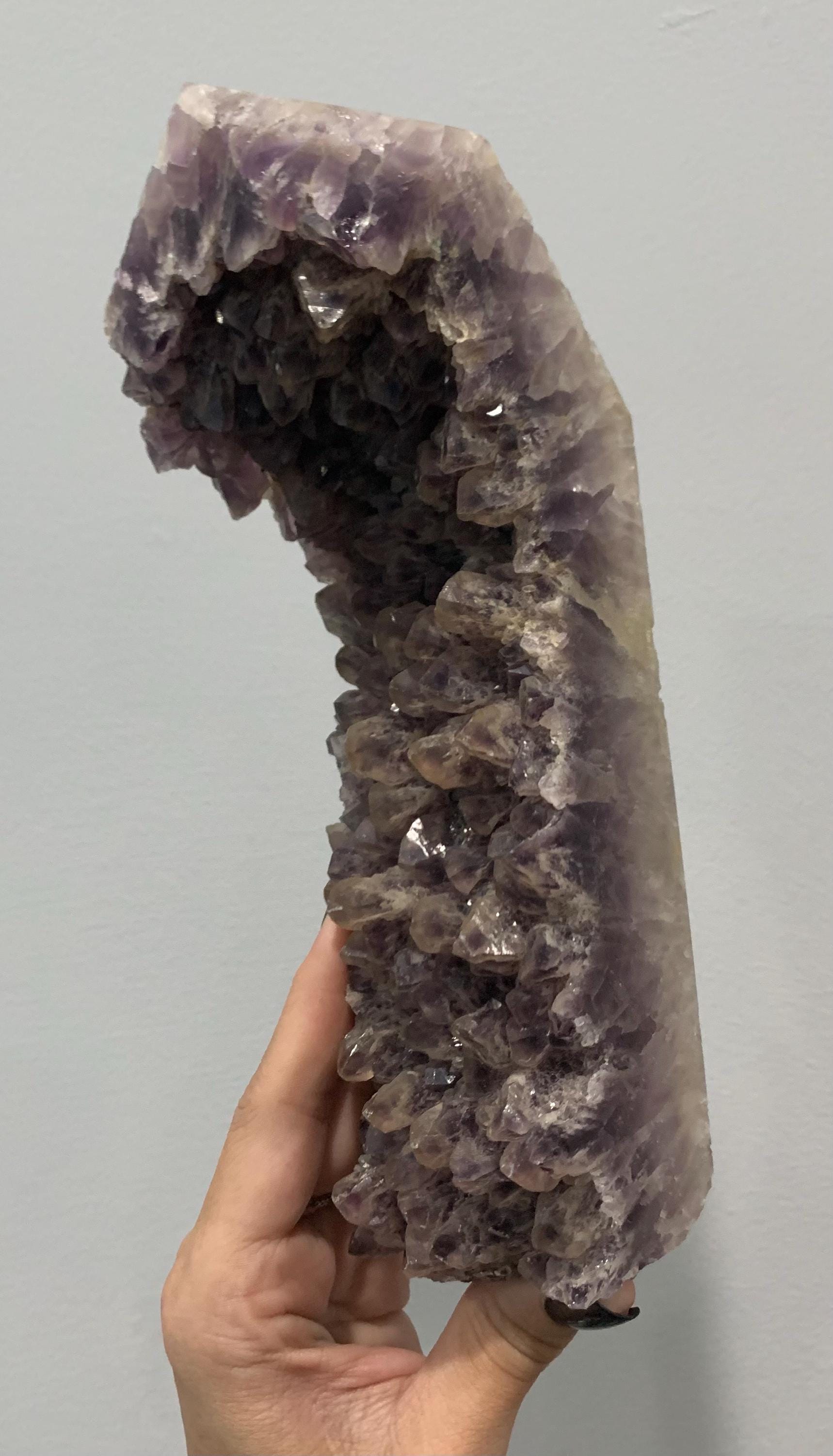 見事な天然アメジスト クラスター ポイント タワー - 唯一無二