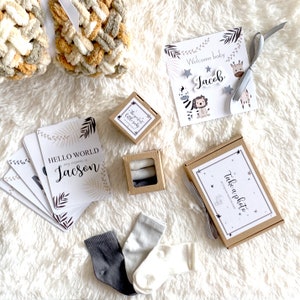 Coffret cadeau personnalisé bébé, coffret cadeau sur le thème des animaux sauvages pour les nouveaux parents, journal de bébé, chaussettes, cartes jalons et carte de vœux