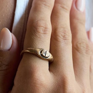 Linear Pattern Bronze Seal Ring – Ancient Style Engraved Signet Jewelry, Vintage Minimal Talisman Band, Historical Replica Amulet Ring