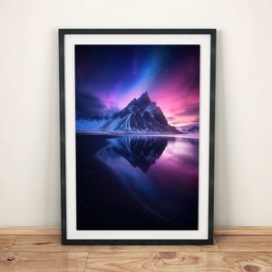Póster de cielo estrellado, impresión de montaña mística, arte mural de paisaje nocturno, arte de cielo mágico, reflejo de Vestrahorn, aurora boreal púrpura